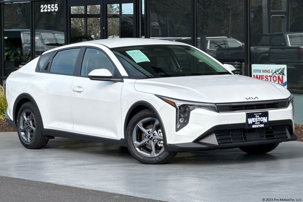 2025 Kia K4 LXS