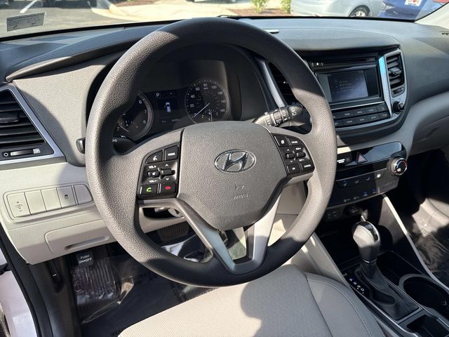 2017 Hyundai Tucson SE — photo 1 of 12