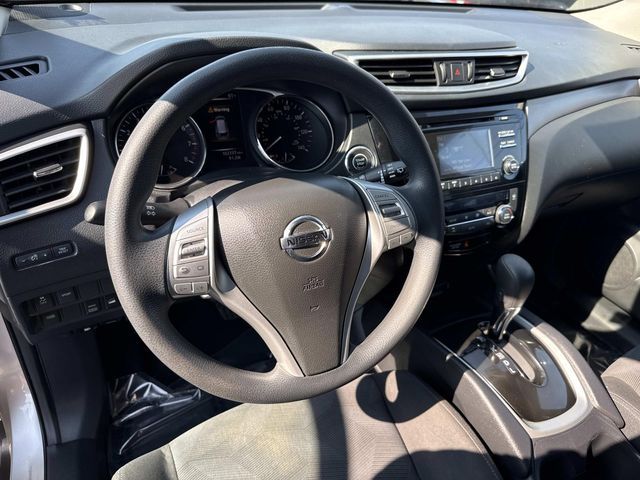 2016 Nissan Rogue SV — photo 1 of 12