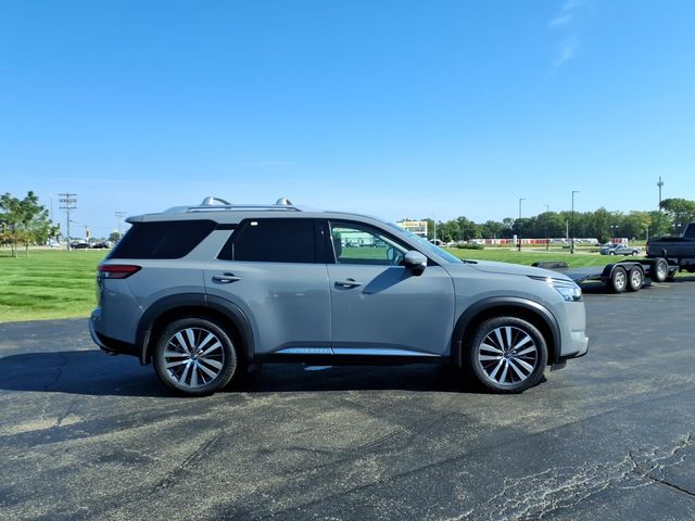 2022 Nissan Pathfinder Platinum — photo 1 of 12