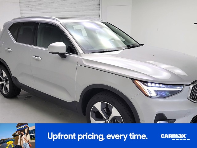 2023 Volvo XC40 B4 Plus Bright Theme