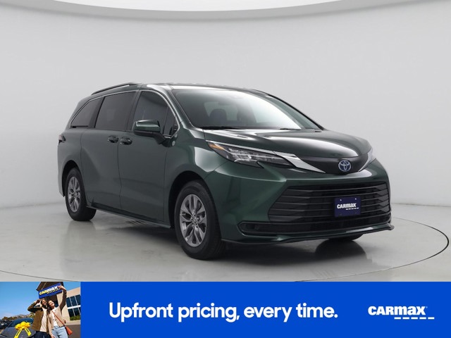 2025 Toyota Sienna LE