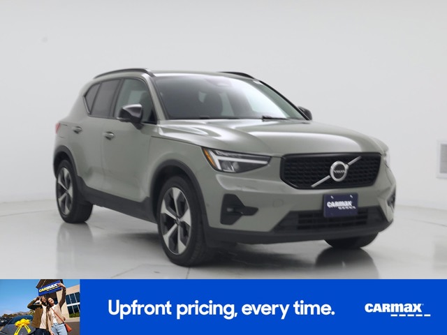 2023 Volvo XC40 B4 Ultimate Dark Theme