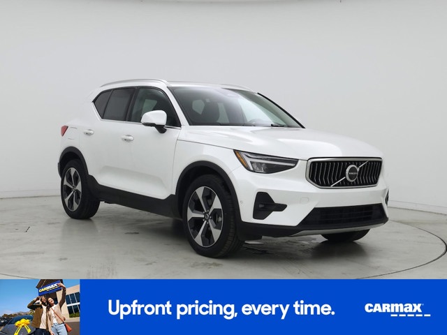 2025 Volvo XC40 B5 Plus Bright Theme