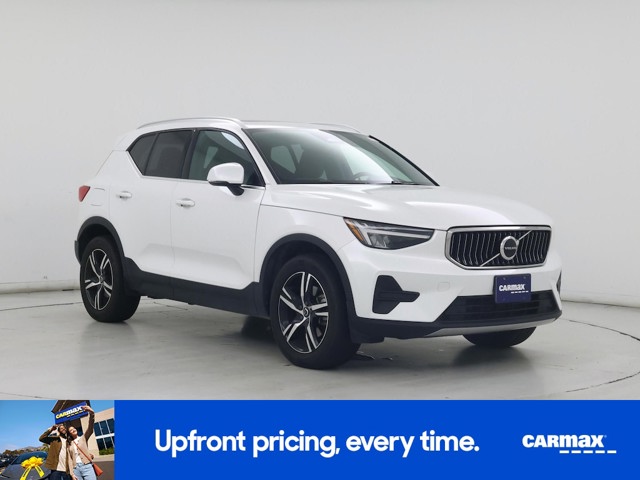 2025 Volvo XC40 B5 Core Bright Theme