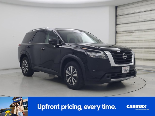 2025 Nissan Pathfinder SL