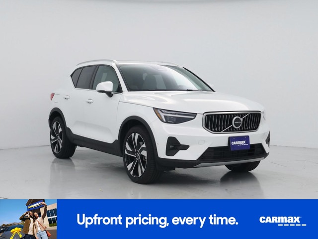 2025 Volvo XC40 B5 Plus Bright Theme