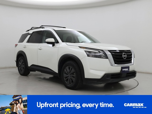 2024 Nissan Pathfinder SV