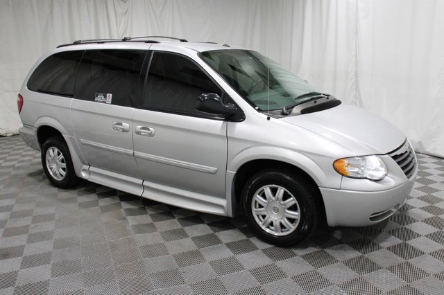 2007 Chrysler Town & Country LWB