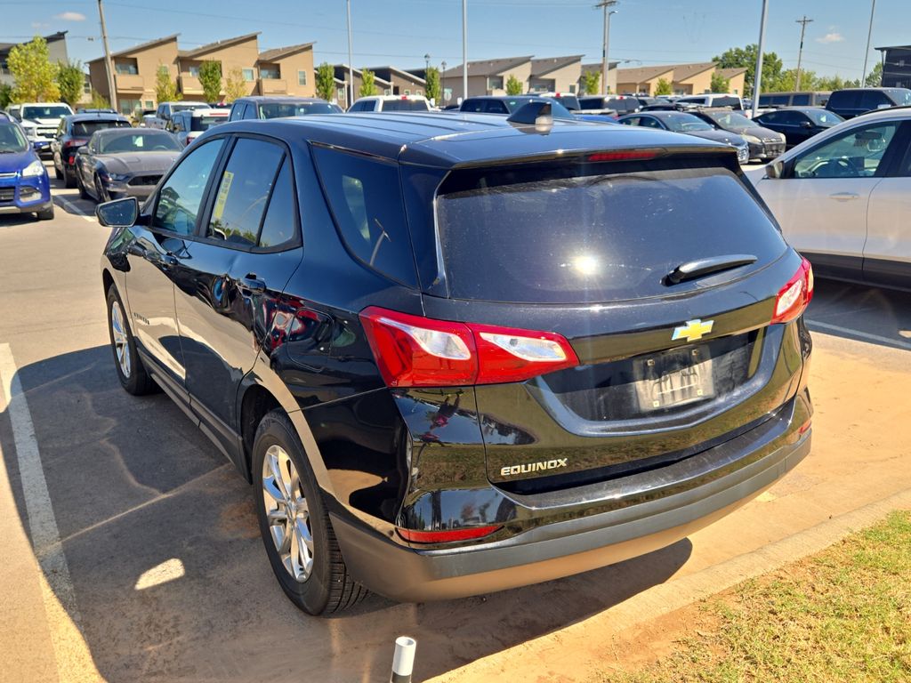 2020 Chevrolet Equinox LS — photo 1 of 4