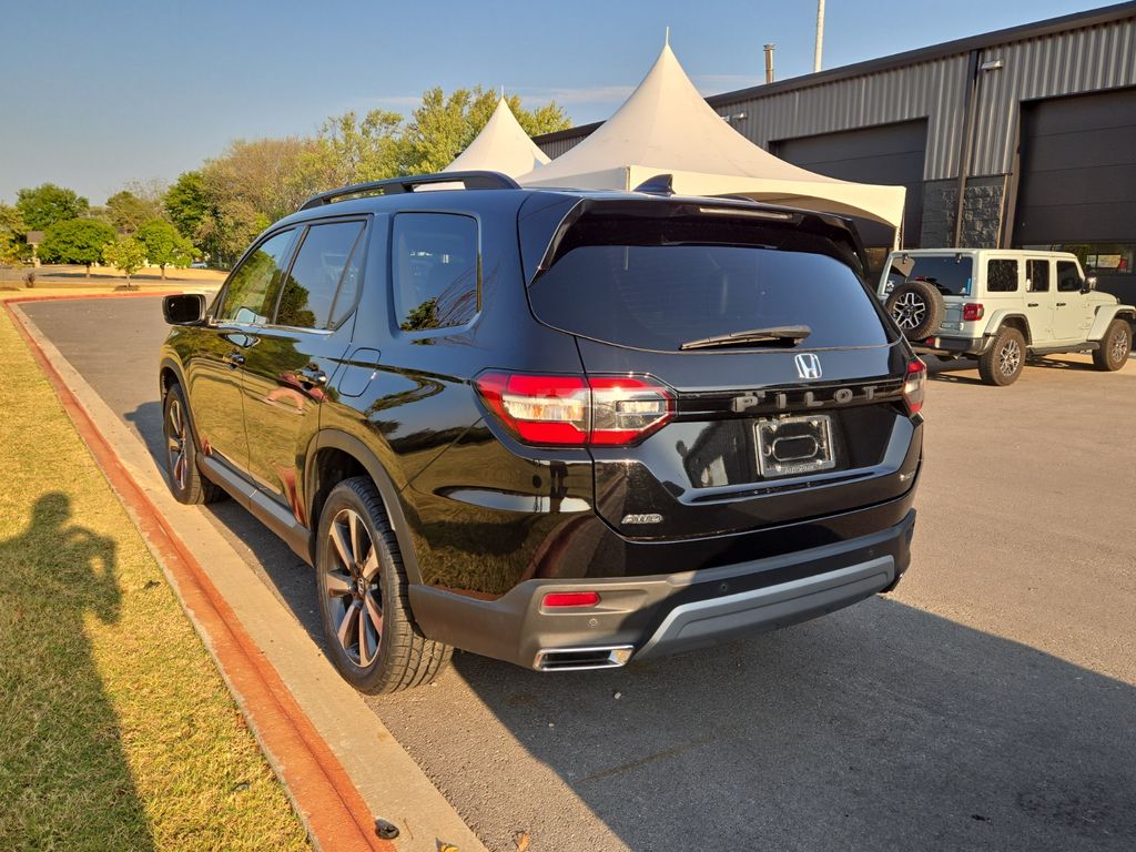 2024 Honda Pilot Touring — photo 1 of 12