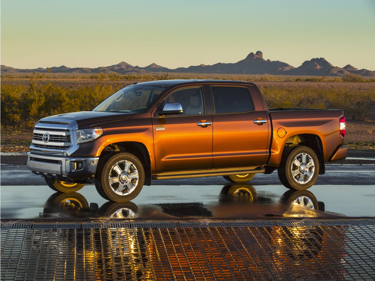2016 Toyota Tundra 4WD Truck SR5 — photo 1 of 4