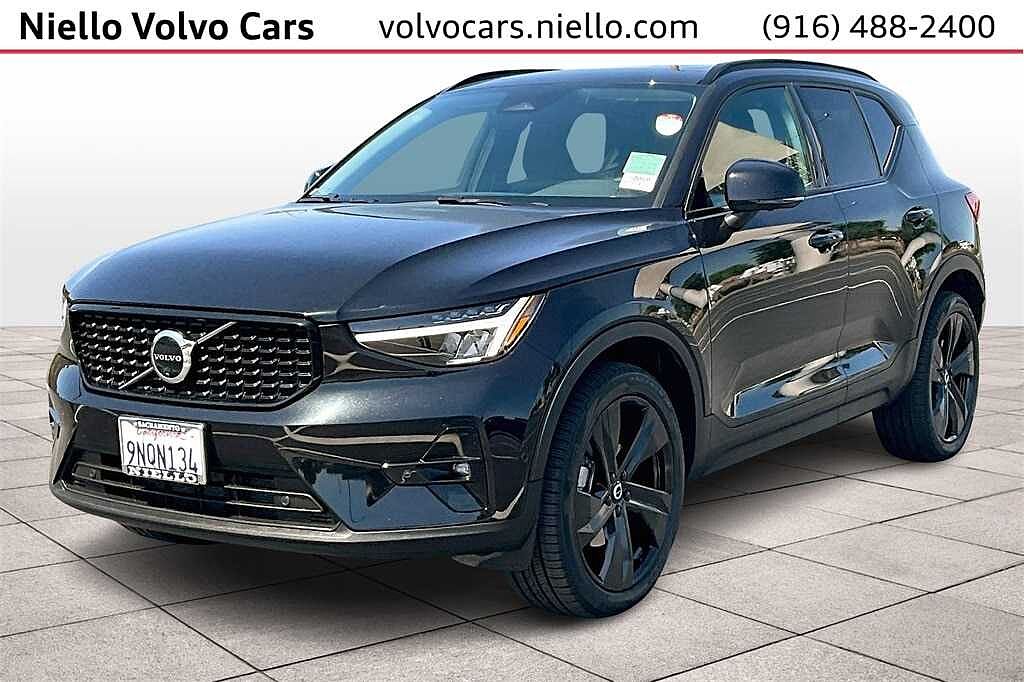 2025 Volvo XC40