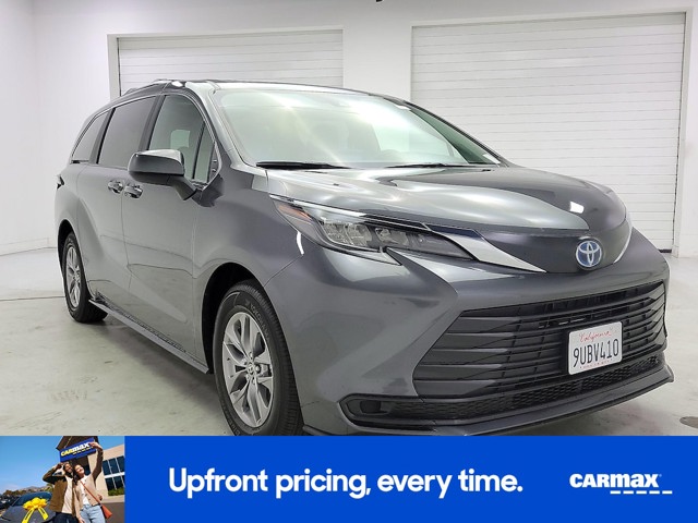 2025 Toyota Sienna LE
