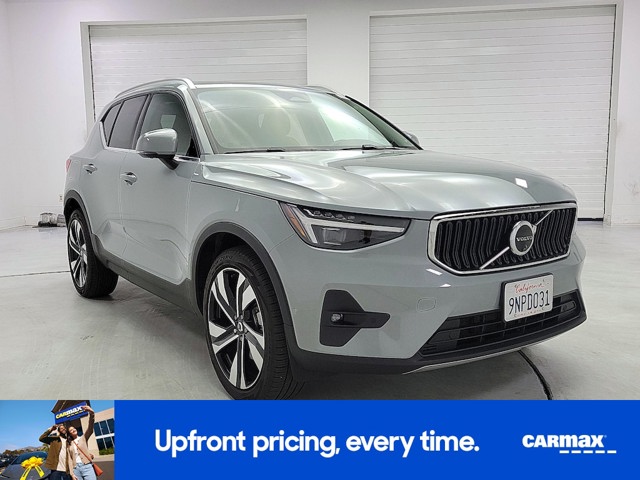 2024 Volvo XC40 B5 Ultimate Bright Theme
