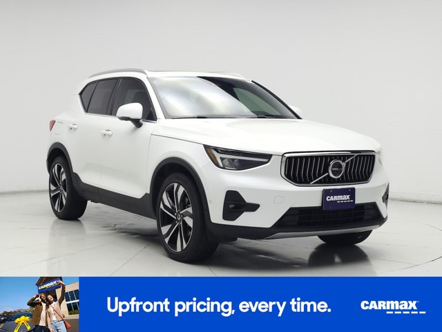 2024 Volvo XC40 B5 Plus Bright Theme