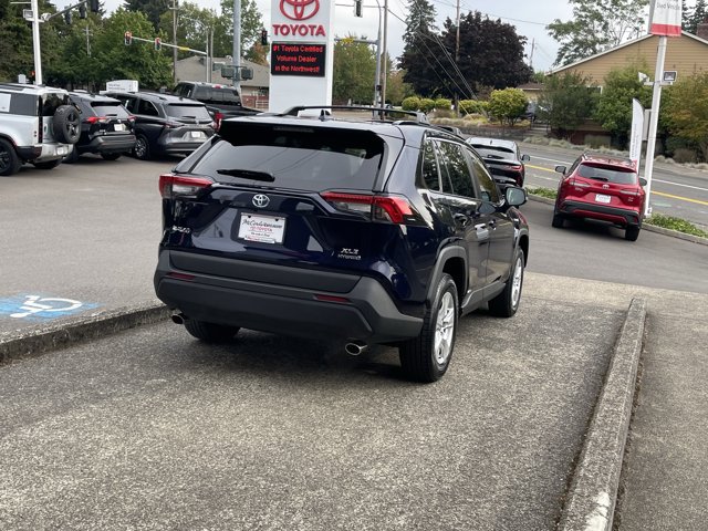 2021 Toyota RAV4 Hybrid XLE — photo 1 of 7