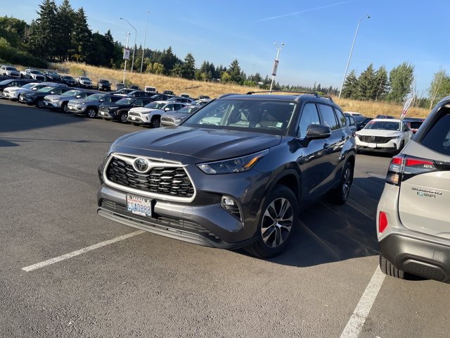2025 Toyota Highlander XLE — photo 1 of 9