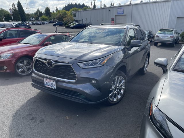 2023 Toyota Highlander Limited — photo 1 of 10