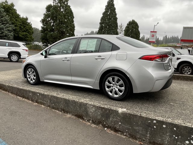 2025 Toyota Corolla LE — photo 1 of 9