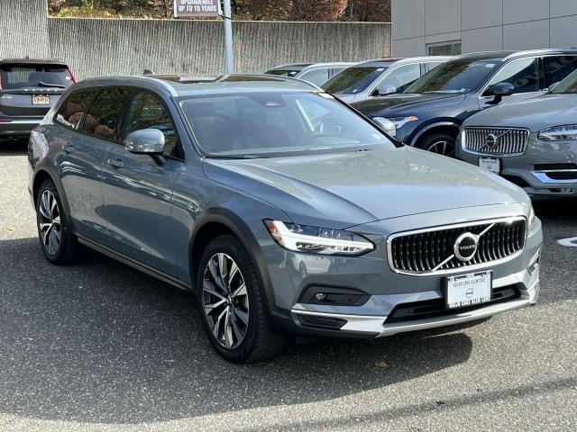 2022 Volvo V90 Cross Country