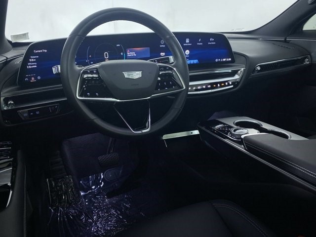 2024 Cadillac LYRIQ — photo 1 of 6
