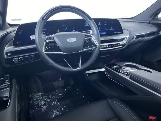 2025 Cadillac LYRIQ — photo 1 of 6