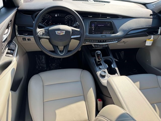 2023 Cadillac XT4 — photo 1 of 6
