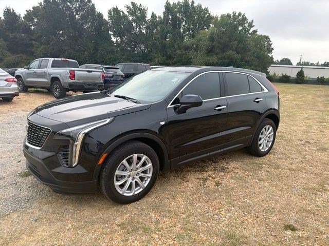 2023 Cadillac XT4 — photo 1 of 6