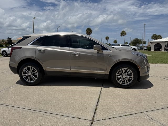 2022 Cadillac XT5 — photo 1 of 6