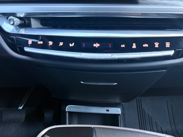 2024 Cadillac LYRIQ — photo 1 of 6