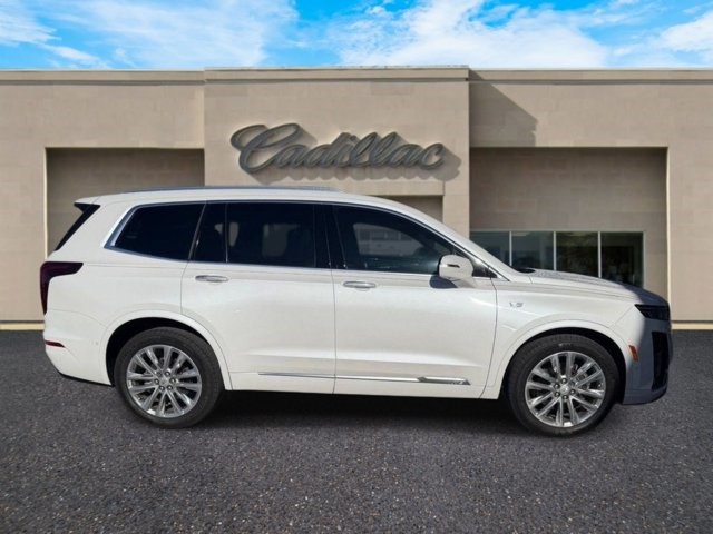 2024 Cadillac XT6 — photo 1 of 6