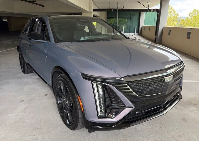 2024 Cadillac LYRIQ — photo 1 of 5