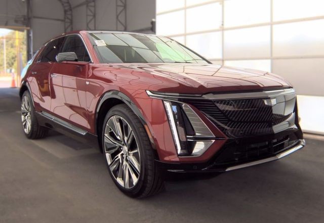 2024 Cadillac LYRIQ — photo 1 of 6