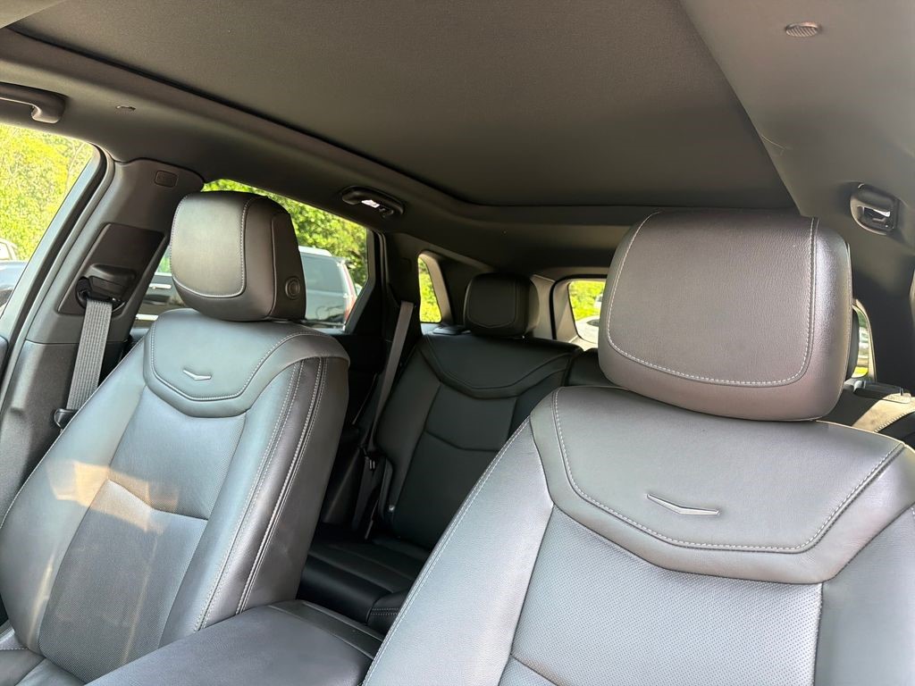 2025 Cadillac XT5 — photo 1 of 6