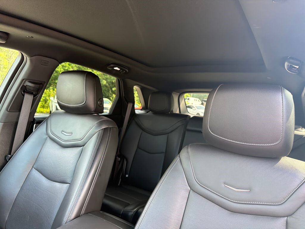 2023 Cadillac XT5 — photo 1 of 6