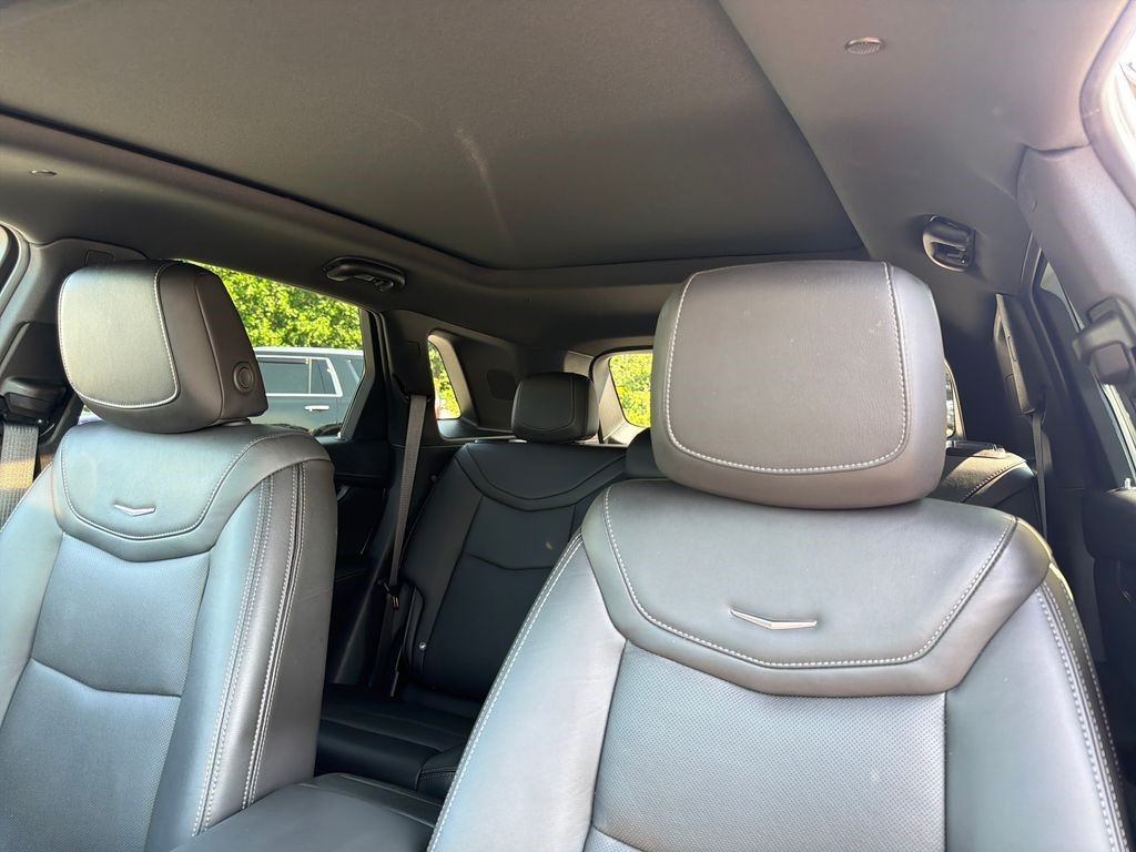 2025 Cadillac XT5 — photo 1 of 6
