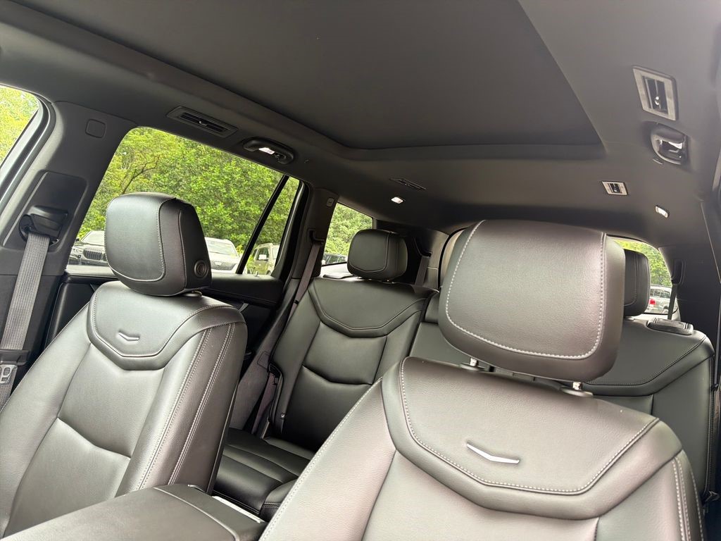 2024 Cadillac XT6 — photo 1 of 6
