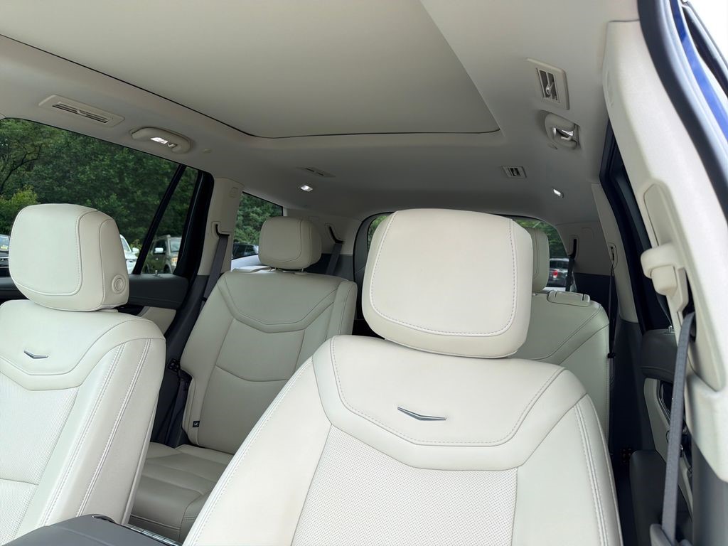2024 Cadillac XT6 — photo 1 of 6