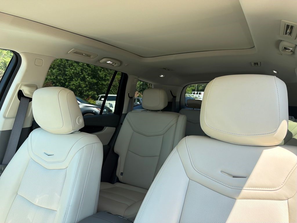 2024 Cadillac XT6 — photo 1 of 6