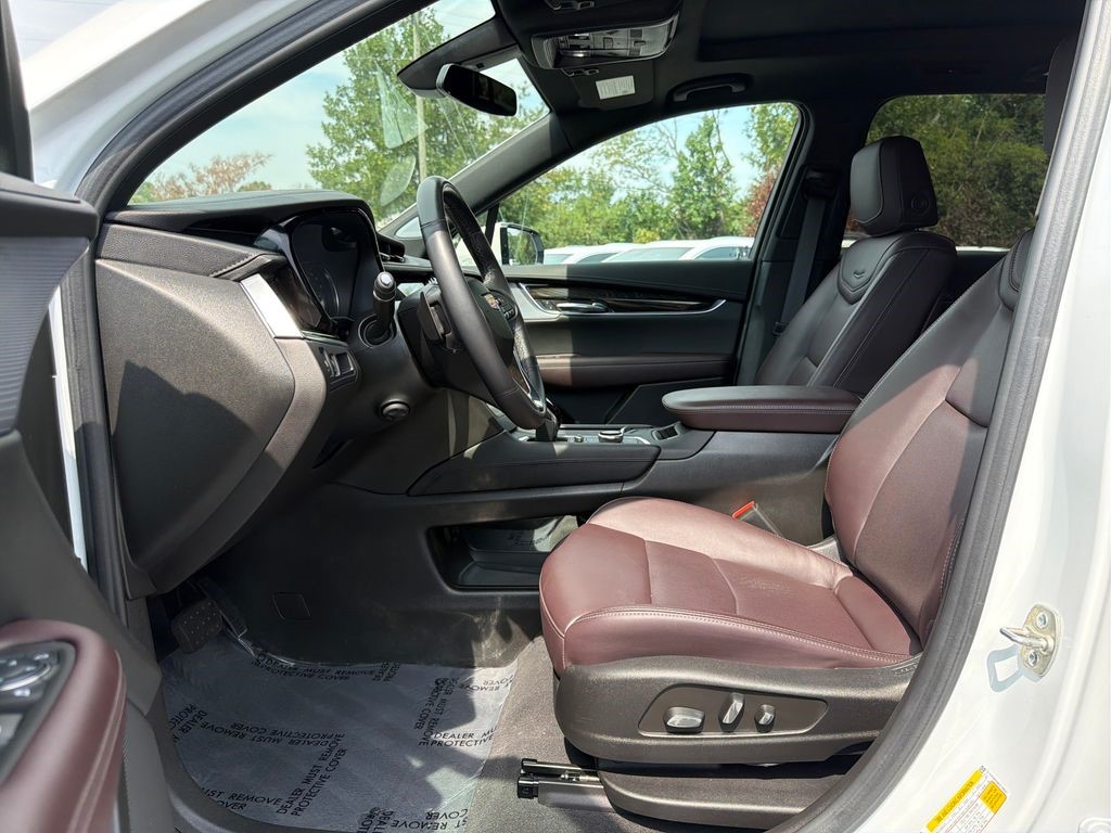 2024 Cadillac XT6 — photo 1 of 6