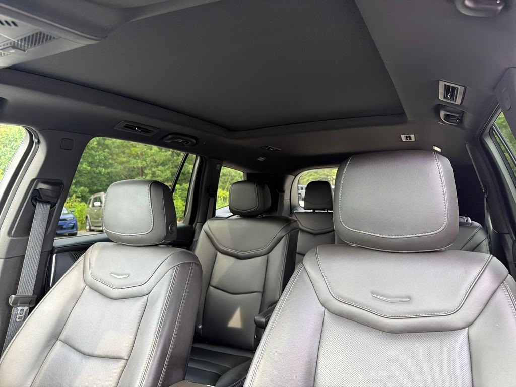2023 Cadillac XT6 — photo 1 of 6