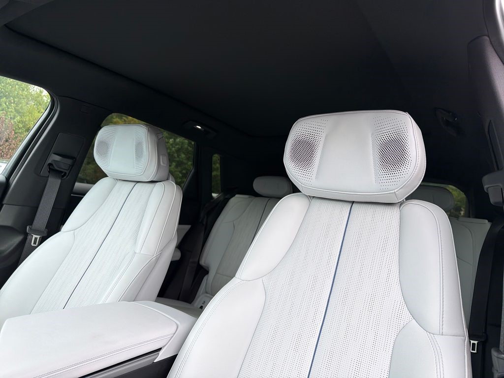 2024 Cadillac LYRIQ — photo 1 of 6