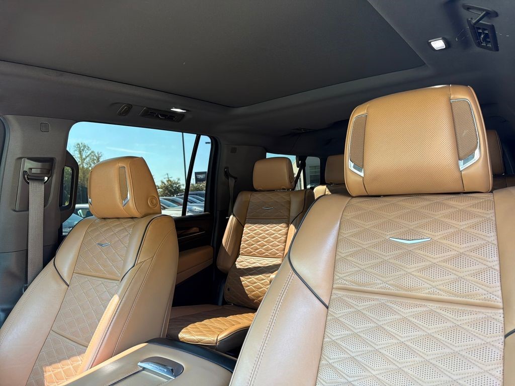 2022 Cadillac Escalade ESV — photo 1 of 6