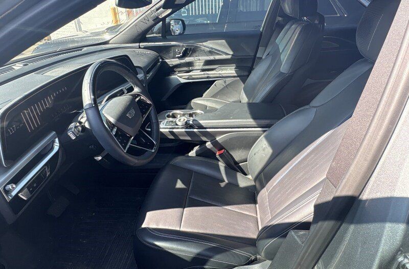 2024 Cadillac LYRIQ — photo 1 of 4