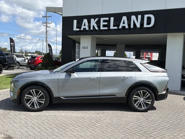 2024 Cadillac LYRIQ — photo 1 of 6