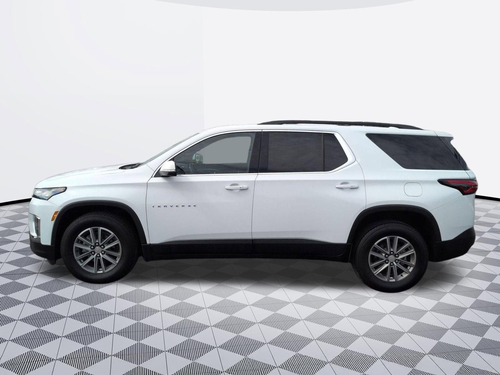 2023 Chevrolet Traverse LT Cloth — photo 1 of 6