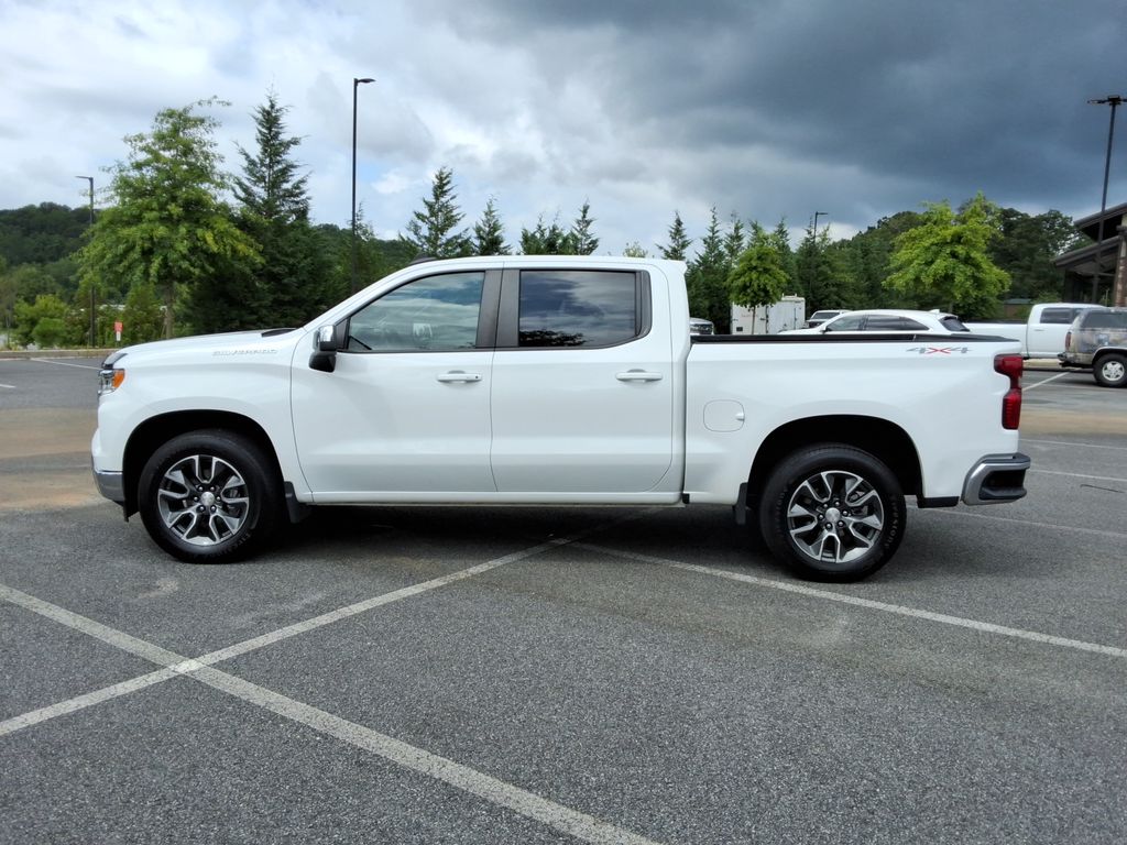 2022 Chevrolet Silverado 1500 LT — photo 1 of 6