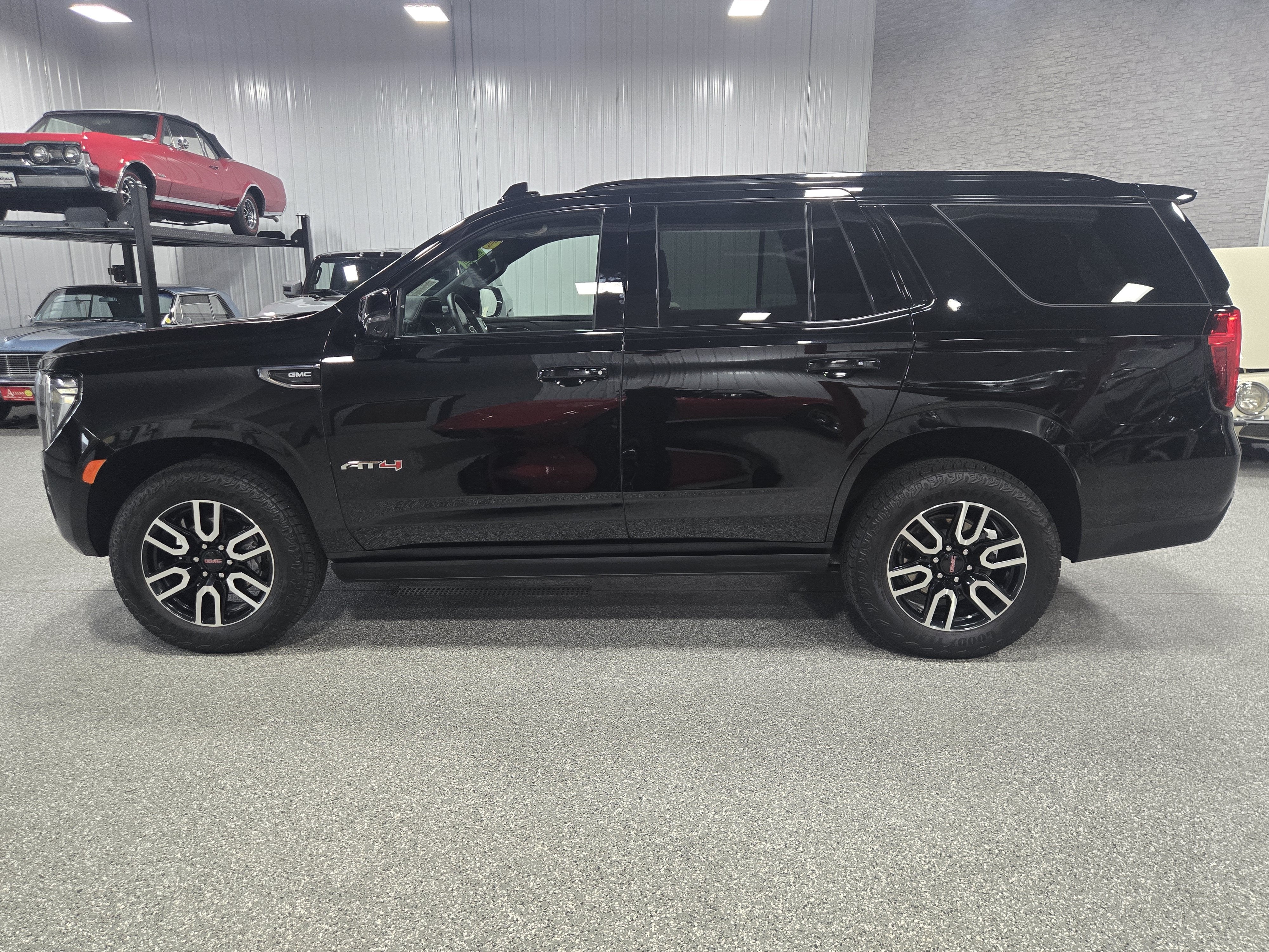 2023 GMC Acadia Denali — photo 1 of 6