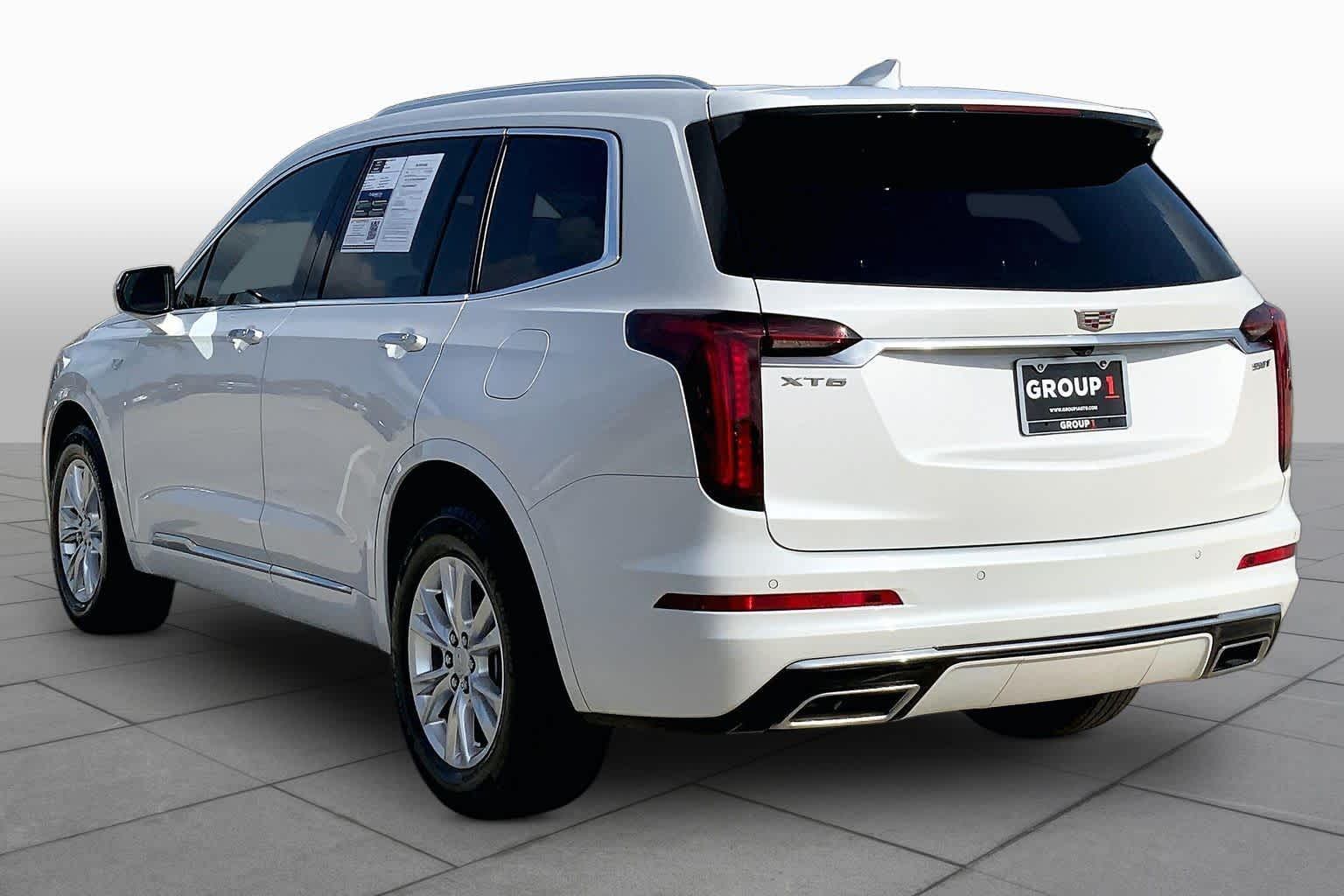 2024 Cadillac XT6 Luxury — photo 1 of 6